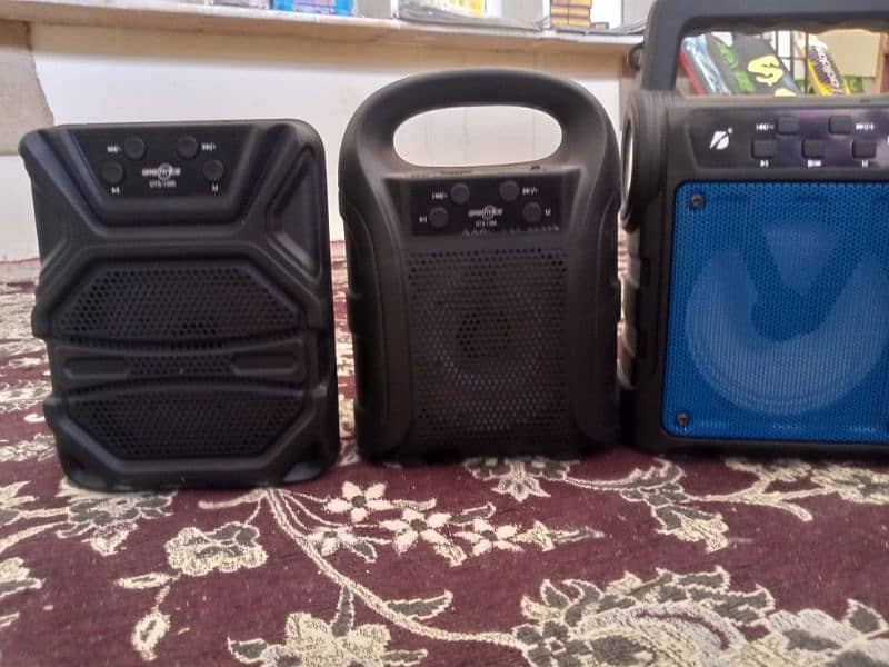 speakers 12