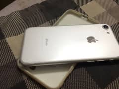 I PHONE 7 NON PTA 128GB GOOD CONDITION ONLY CONTACT ON WTSP03304050142