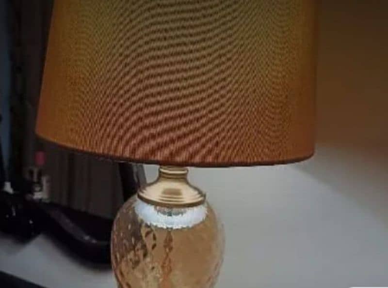 Gourmet furniture side table lamps pair in excellent condition 1