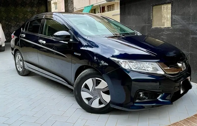 Honda Grace Hybrid 2016