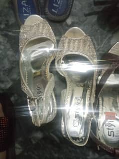 4 pairs  very good condition Heels