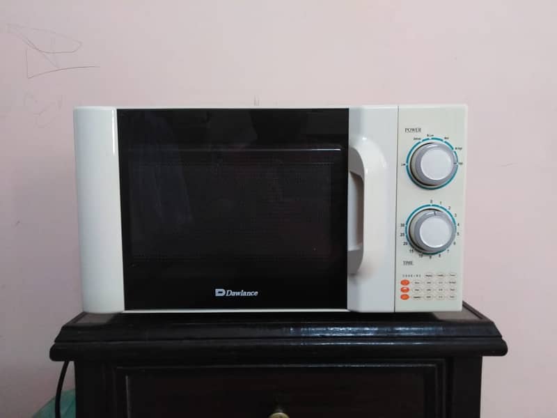 Dawlance Solo Microwave Oven . . . 20 Liter . . . Model DW MD 4N 0