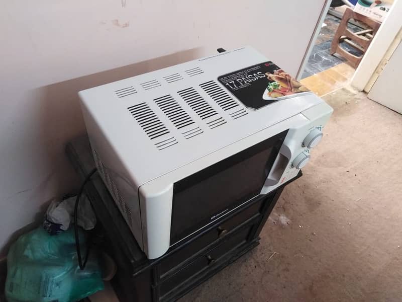 Dawlance Solo Microwave Oven . . . 20 Liter . . . Model DW MD 4N 1