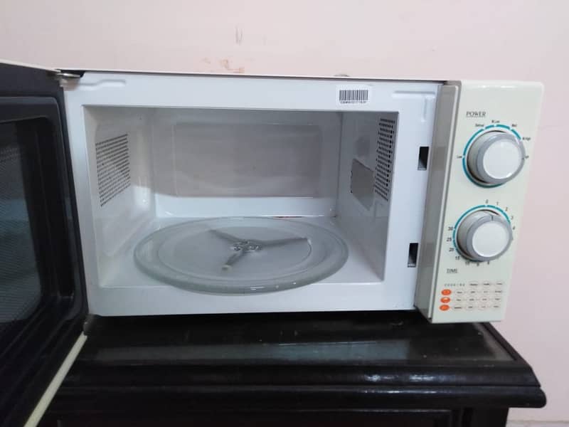 Dawlance Solo Microwave Oven . . . 20 Liter . . . Model DW MD 4N 2