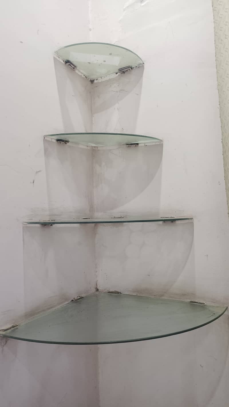 2 corner shelves ( 6 pieces ) , 2 mirrors with shelves (4pieces) 1