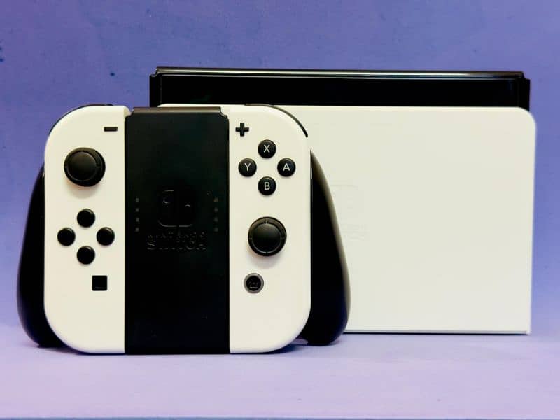 Nintendo Switch OLED (Used for a few months) Excellent condition 10/10 5