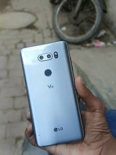 LG V30 thing fore sale