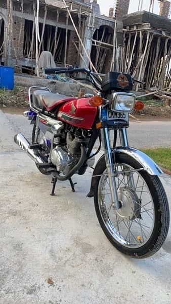 Honda 125 Special Edition Red 3