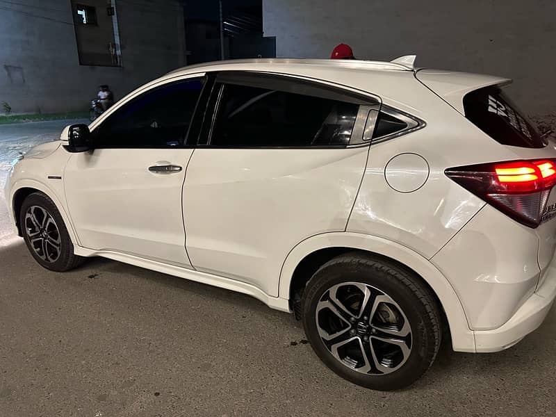 Honda Vezel Z Class For Urgent Sale 2