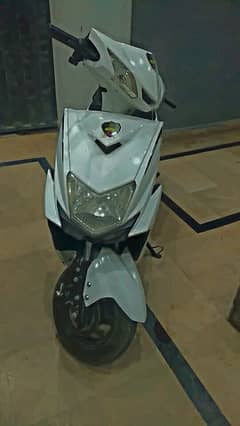 NEW CONDITION PAKZON ELECTRIC EV SCOOTY.