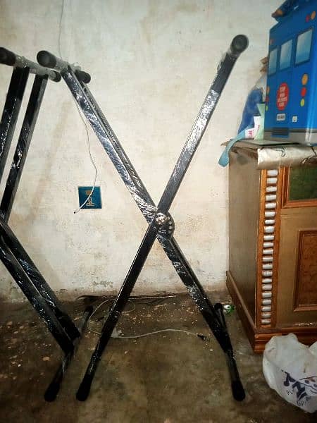 Piano Keyboard Stand 2