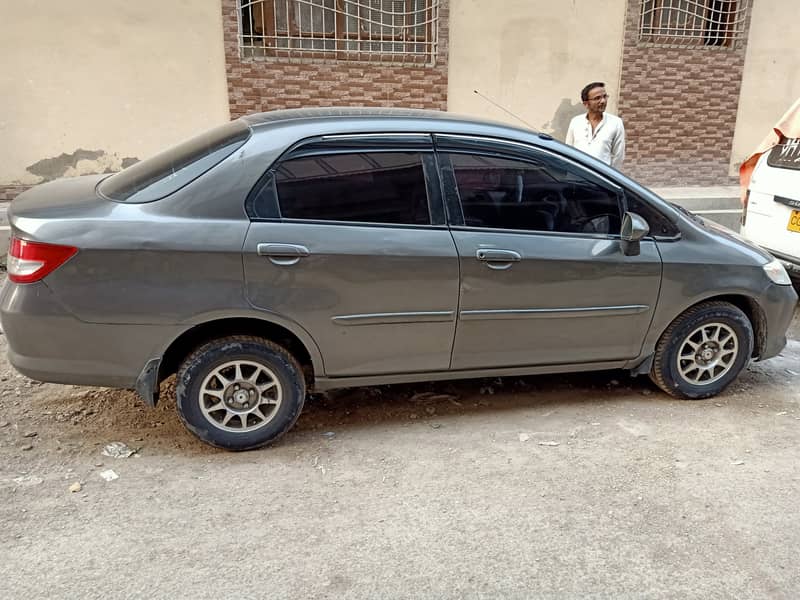 Honda City IDSI 2005 Manual 4