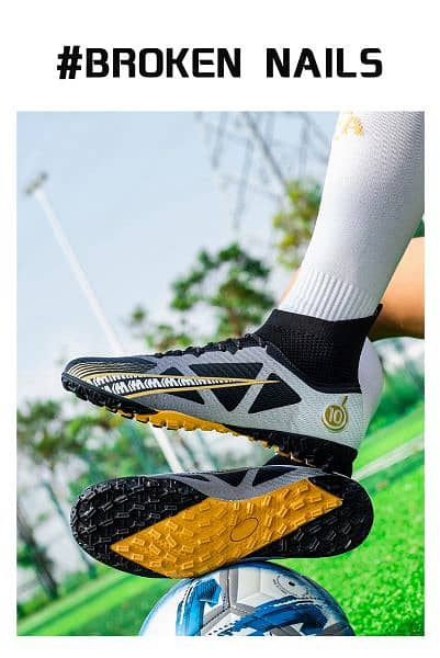 IMPORTED Football shoes/gripper 28 cm in length 4