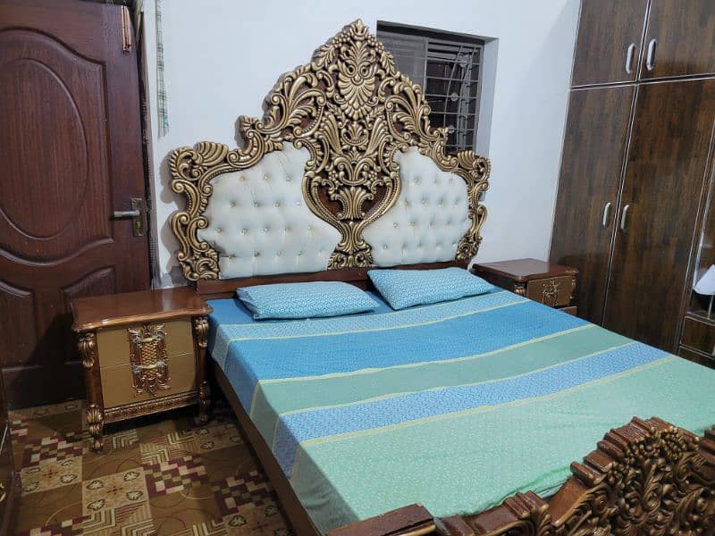 one month used bed set awosme condition 4