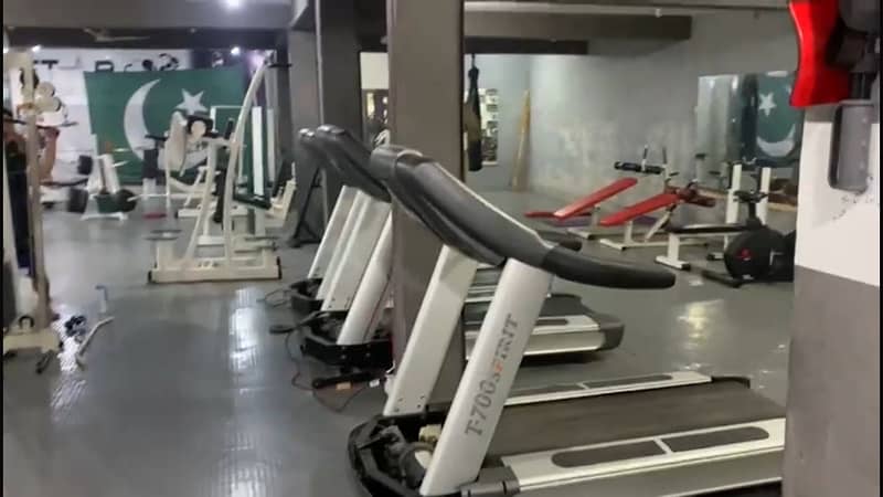 GYM FOR SALE PER PERSON 4K FEE . 500 CUSTOMERS PESHAWAR. 3