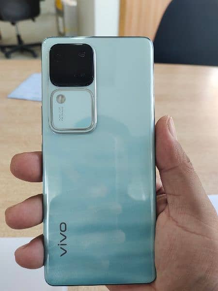 Vivo v 30 1