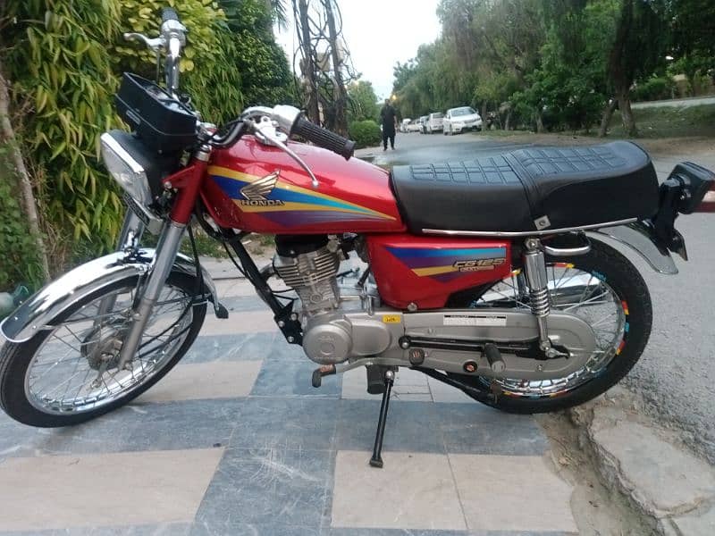 2005 model 125 restored with new engine with genuine parts. 6