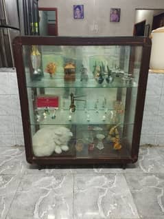 Glass showcase