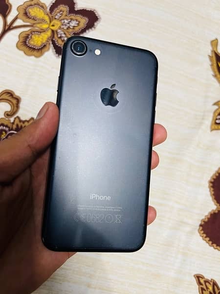 IPHONE 7 PTA with box 32gb 1