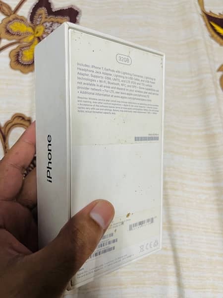 IPHONE 7 PTA with box 32gb 4