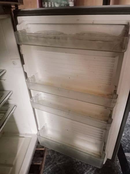 Dawlance fridge in 7/10 condition . For part working or not 4