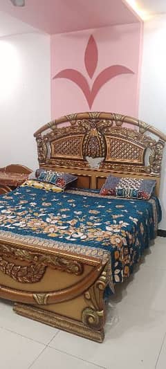 king size bed with side tables and dressing table deco