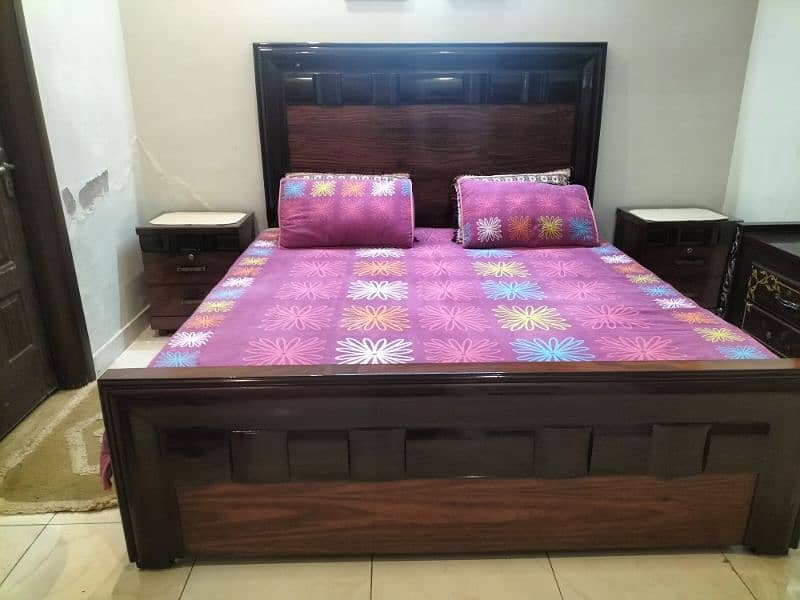 Bed and 2 side tables 7