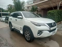 Toyota Fortuner 2018 V