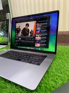 Apple Macbook pro 2018 15.4 inches Core i9 32GB 512GB 4GB Graphics .