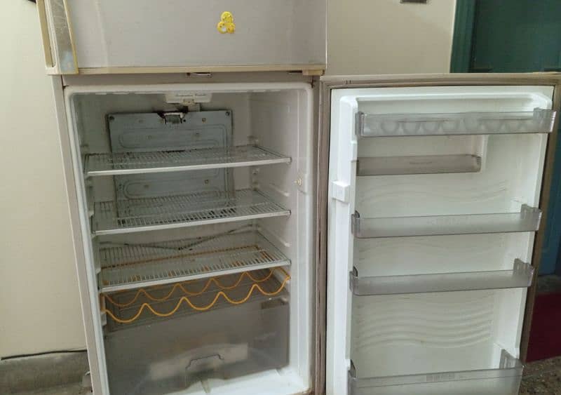 14 cubic feet Dawalance refrigerator for sale 0