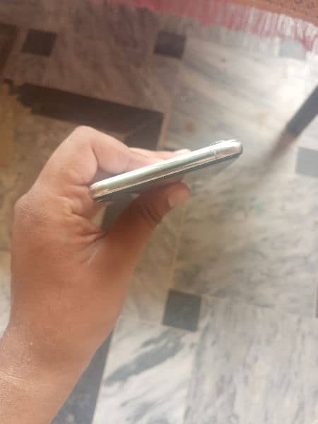 Apple Iphone XS Max 64GB | White Color | Fresh Condition | Non PTA 5