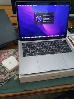 MacBook Pro 2017 Retina Immaculate Condition (13.3 8/256 GB) Touch Bar