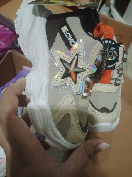 2024 shoes joggers button press lesses new article baby and baba 2