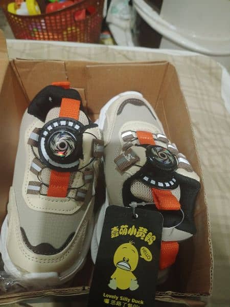 2024 shoes joggers button press lesses new article baby and baba 3