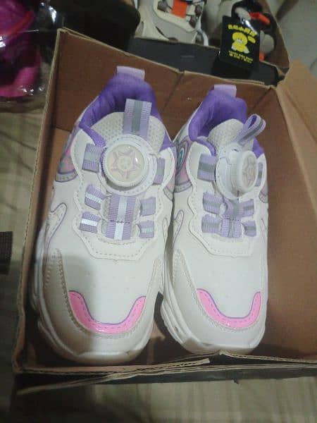 2024 shoes joggers button press lesses new article baby and baba 4