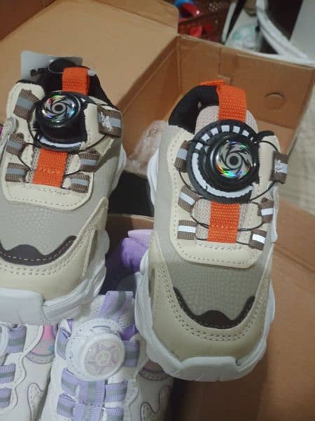 2024 shoes joggers button press lesses new article baby and baba 5