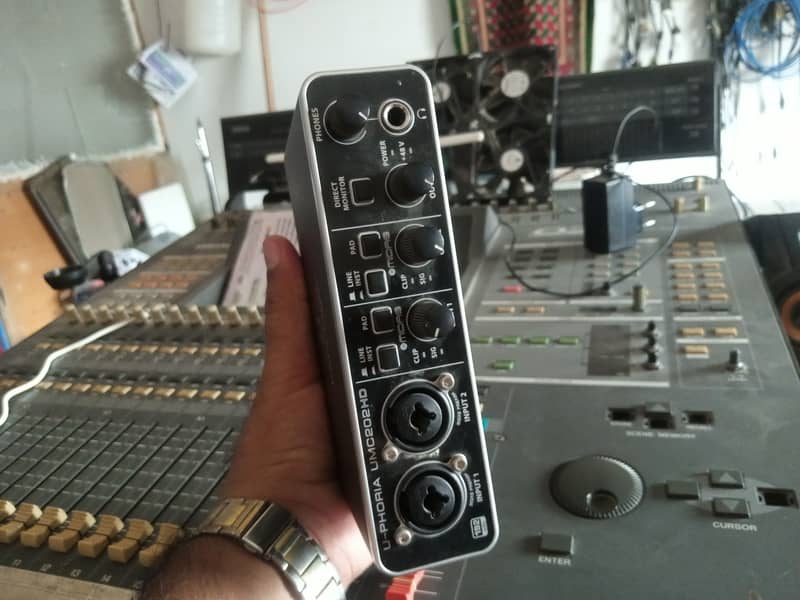 Behringer UMC202HD | USB Audio Interface 4