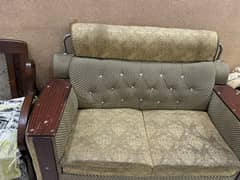 3 seater 2seater&1seater Sofa set sth esky 3 table sth hai urgent sale