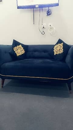 black colour brand ka sofa