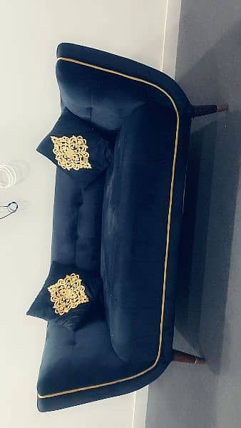 black colour brand ka sofa 1