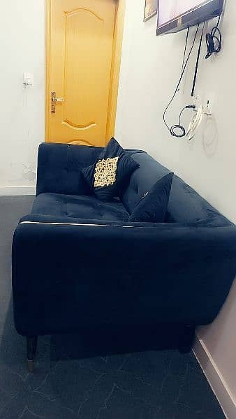 black colour brand ka sofa 2