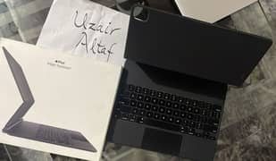 iPad 12.9" magic keyboard with box