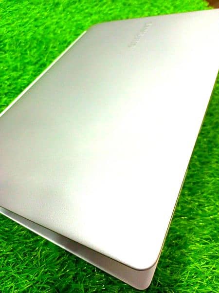 ultra slim light-weight Samsung  6th generation i5 laptop with 8gb RAM 6