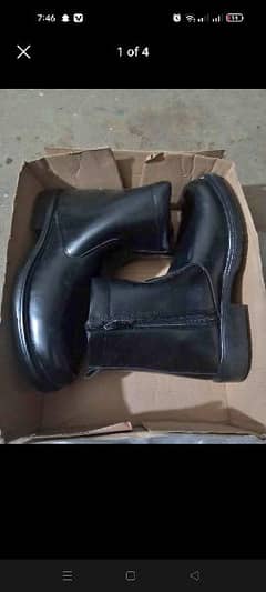 I am sealing Long Ziper Shoes size 9 no