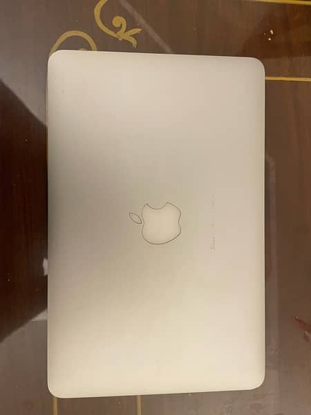 MacBook Air (11-inch, Early 2015) 128gb 11.6 inch LED 1.6 Ghz i5 intel 1