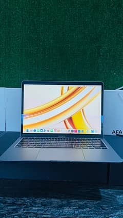 Macbook Pro 2020 M1 16Gb Ram 1Tb SSD 13”inch