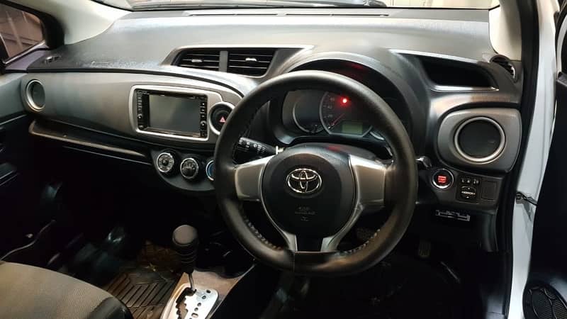 Toyota Vitz 5