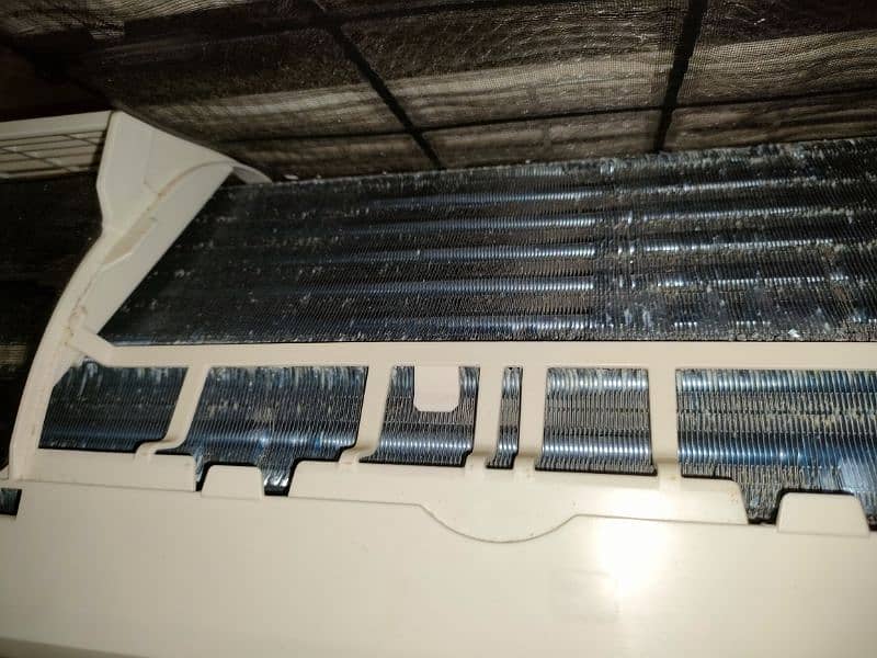 Daikin ac inverter 1 ton 4