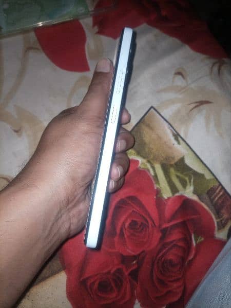 Tecno camon 19 neo used by wife one hand 3