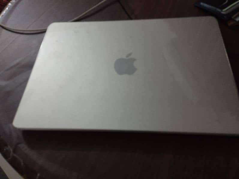 Macbook Air M2 2022 13 inch Starlight Color 8